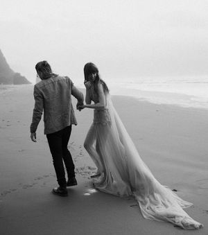 Beach Pictures Friends, Beach Wedding Photography, Beach Wedding Photos, Malibu Beaches, California Elopement, Los Angeles Wedding Photographer, Beach Elopement, Documentary Wedding Photography, Wedding Los Angeles