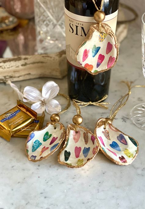 Oyster Shell Wine Charms, Modge Podge Oyster Shells, Oyster Wine Charms, Oyster Decoupage, Painted Oyster Shells, Oyster Shells Diy, Decoupage Shells, Oyster Shell Jewelry, Oyster Shell Art