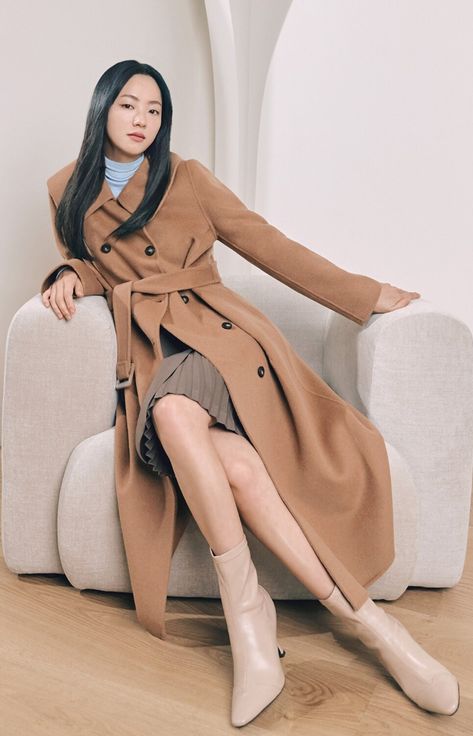 Elegant Classic Fashion, Jeon Yeo Bin, Jeon Yeobeen, Winter Collection 2022, Kpop Fashion Outfits, Korean Actress, Kpop Fashion, Winter Collection, Duster Coat