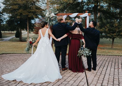 Best Man And Maid Of Honor, Shots Ideas, The Maid, The Maids, Wedding Photo Inspiration, Wedding Shots, Maid Of Honor, Bride And Groom, Wedding Stuff