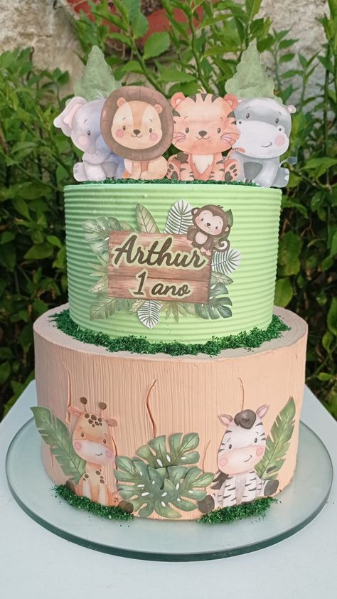 Wild One Birthday Cake 2 Tier, Bolo Fake Safari, Pastel Safari, Festa Safari Baby, Baby Birthday Cakes, Easy Cake Decorating, Safari Birthday, Safari Party, Safari Theme