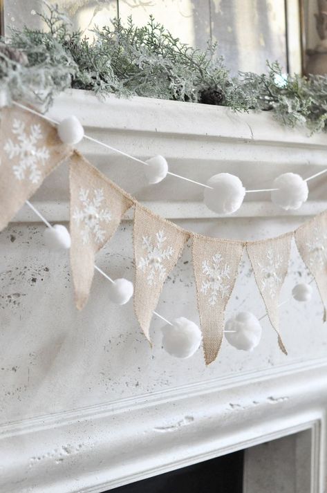 Winter Christmas Decorations, After Christmas Decor, January Decor, Case In Stile Country, Winter Garland, Winter Decorations Diy, Christmas Bunting, Christmas Mantel Decorations, Fabulous Diy