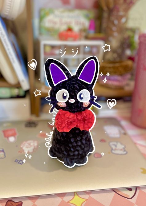 Crochet Jiji from Kiki's Delivery Service #Crochet #Ghibi #Lala_len17 Kiki Delivery Service Crochet, Jiji Crochet Pattern, Jiji Crochet, Jiji Studio Ghibli, Jiji Kiki's Delivery Service, Jiji Kiki, Anime Crochet, 4 Drawing, Crochet Cats