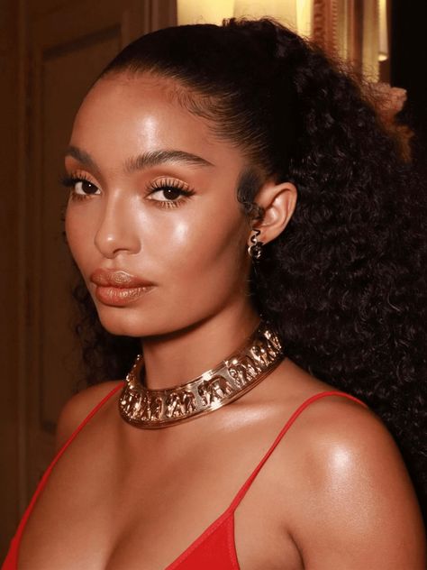 25 Spring Makeup Ideas That Feel Fitting for the Season Warm Makeup, Romantic Makeup, Yara Shahidi, Peach Eyeshadow, Glossy Eyes, Nude Makeup, Spring Makeup, February 8, Glowy Makeup