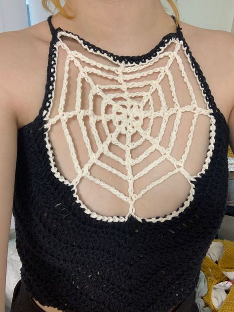 Crochet Halloween Crochet Spiderweb, Crochet Spider Web, Crochet Spider, Shirt Crochet, Halloween Crochet Patterns, Crochet Crafts, Spider Web, Spooky Season, Cool Shirts