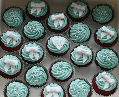 Baby Cakes Maker, Tiffanys Party Ideas, Tiffany Blue Cupcakes, Tiffany Cupcakes, Tiffany Theme Party, Breakfast At Tiffanys Party Ideas, Tiffany Cakes, Tiffany Birthday, Sweets Ideas