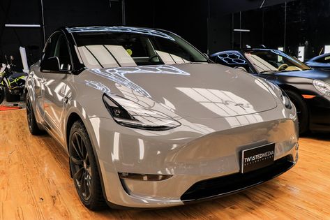 Tesla Paint Job, Tesla Y Wrapped, Tesla Y Wrap Ideas, Cool Tesla Wraps, Tesla Wrap Colors, Tesla Car Wrap Ideas, Tesla Model Y Wrapped, Tesla Model X Wrap, Tesla Model Y Wrap Colors