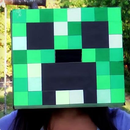 Easy Kids Costumes, Creeper Costume, Minecraft Valentines, Love Minecraft, Easy Diy Halloween Costumes, Minecraft Costumes, Video Game Costumes, Easy Diy Costumes, Diy Minecraft