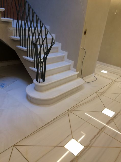 Bianco Lasa Marble, White Marble Stairs, Step Design, White Marble Floor, Marble Stairs, Tile Stairs, Stairway Design, Houses Interior, Steps Design