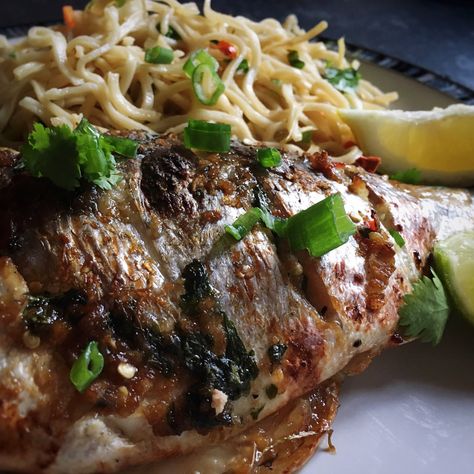 Sea Bream, Heads And Tails, Fish Dishes, Fish And Seafood, Asian Style, Fish Recipes, Seafood Recipes, Seafood, Spaghetti