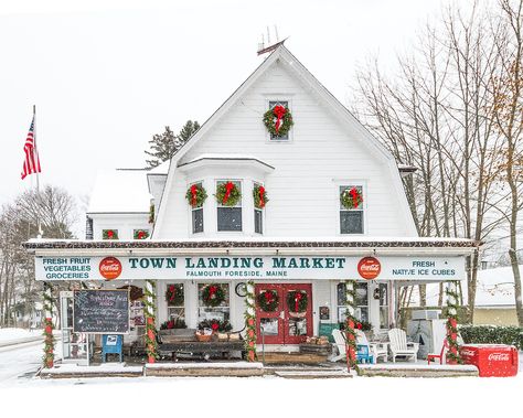 Falmouth Town Landing Market | Coast of Maine Photography by Benjamin Williamson Small Town Market Aesthetic, Small Town Market, General Store Ideas Small Towns, Small Town Shops, Small Town Christmas, New England Christmas, Crab Rolls, Country Stores, Maine Photography