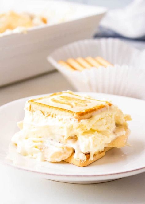 Paula Deen’s Not Yo’ Mama’s Banana Pudding | All Things Mamma Paula Deen Banana Pudding Recipe, Banana Pudding Paula Deen, Breakfast Waffle Recipes, Pudding Trifle, Banana Pudding Trifle, Banana Split Pie, Banana Bread Pudding, Best Banana Pudding, Quick Easy Desserts