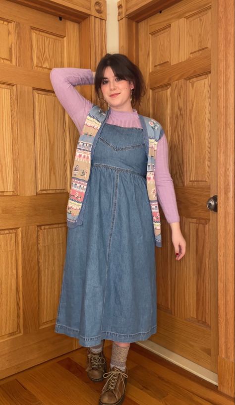 Granny Outfits Aesthetic, 90s School Teacher Fashion, Waldorf Teacher Clothing, Modest Outfits Colorful, 2000s Teacher Outfits, 80s Grandma Fashion, 90s Kindergarten Teacher Aesthetic, 90s Grandma Fashion, Artsy Teacher Outfits