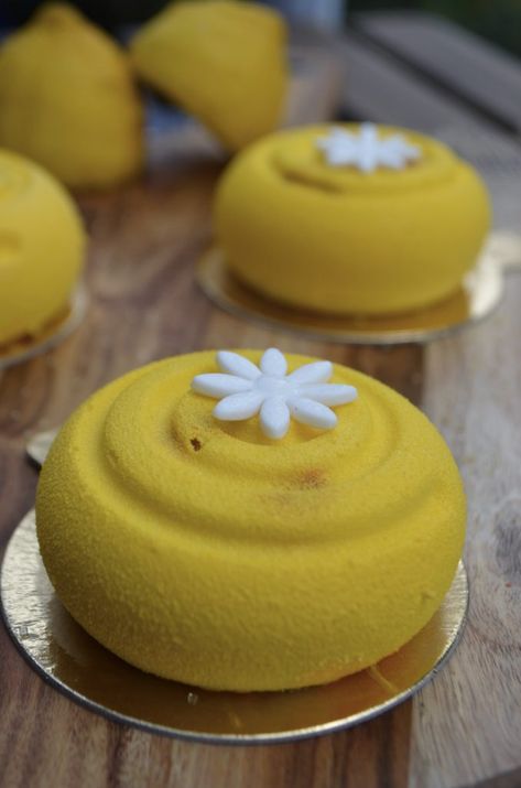 Mini Entremet, Creme Dessert, Easter Desserts Recipes, Pastry Art, Unique Cakes, Easter Dessert, Fish And Chips, Fruit Desserts, Gourmet Recipes