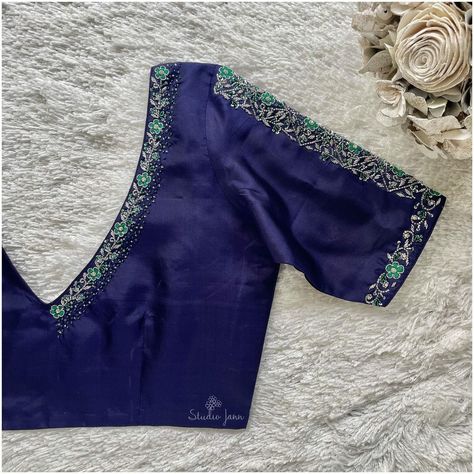 Blouse Neck Patterns, Blue Blouse Designs, Maggam Work Blouse, Aari Designs, Saree Blouse Neck Designs, New Saree Blouse Designs, Maggam Works, New Blouse Designs, Simple Blouse Designs