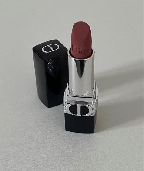 Lipstick Aesthetic Photography, Dior Lipstick Aesthetic, Lipstick Aesthetic, Dior Lipstick, Products Photography, Aesthetic Red, Beauty Products Photography, Money Aesthetic, Old Money Aesthetic