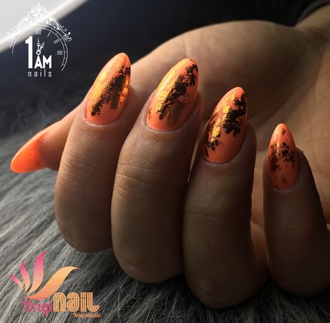 Orange foil nails Burnt Orange Nails With Gold Foil, Burnt Orange Gold Nails, Orange Foil Nails, Burnt Orange Matte Nails, Dubai Ideas, Foil Nail Art, Chevron Nails, Blue Nail Art, Air Fryer Dinner Recipes