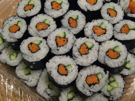 Pumpkin Sushi Halloween Sushi Rolls, Halloween Sushi, Sushi Halloween, Halloween Meals, Halloween Meal, Vegan Halloween Food, Themed Snacks, Scary Skeleton, Vegan Halloween