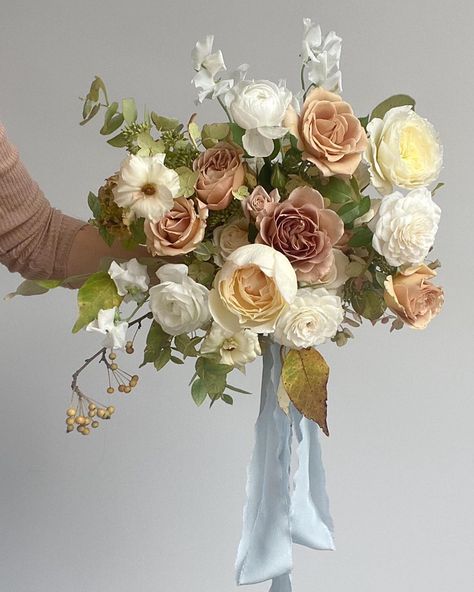 Muted Colors Wedding, Wild Bridal Bouquet, August Flower Bouquet, Bouquet Styles, Bridal Bouquet Fall, Winter Bouquet, Wedding Ceremony Flowers, Fall Wedding Bouquets, Neutral Wedding