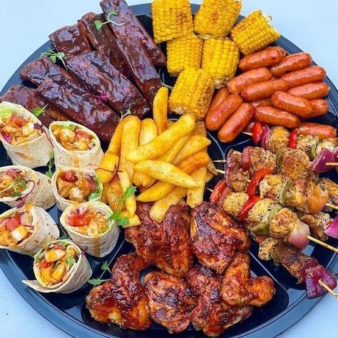 Amazing Food Platters, Food Boards, Catering Ideas Food, Party Food Buffet, Party Food Platters, Healthy Food Dishes, Catering Food, Buffet Food, Food Recepie