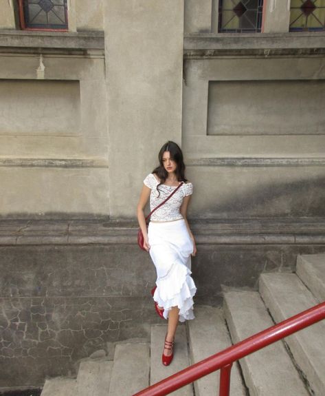 It Girl Style, Salomon Sneakers, Asymetrical Dress, Ootd Poses, Style Inspiration Vintage, Long Maxi Skirt, Cottagecore Style, Style Box, Sandy Liang