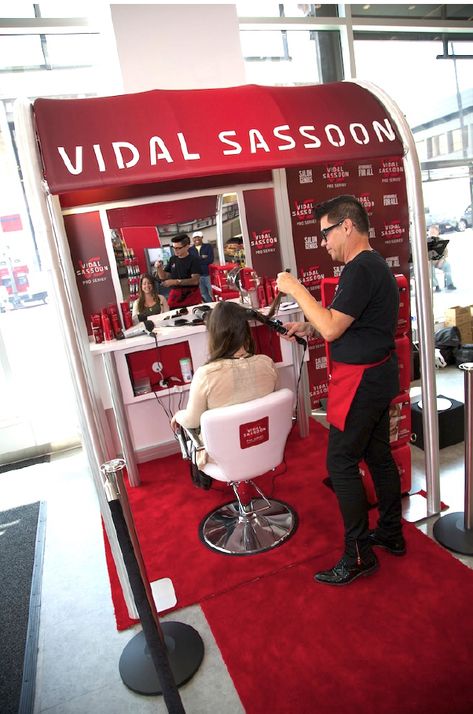 Vidal Sassoon Hair Care Walgreens Pop-Up on Behance Pop Up Hair Salon, Design Manager, Hair Stations, New Year Hairstyle, Shampoo Brands, Vidal Sassoon, Event Booth, Campaign Ideas, Experiential Marketing