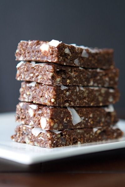 Chocolate Peanut Butter Granola, Peanut Butter Granola Bars, Raw Brownies, Raw Protein, Benefits Of Organic Food, Vegan Protein Bars, Protein Bars Homemade, Protein Brownies, Peanut Butter Granola