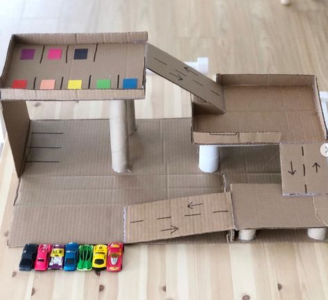 Diy With Cardboard, Construction Garage, Diy Toys Car, Toy Car Garage, Car Activities, Cardboard Car, Cardboard Diy, Toy Garage, Cardboard Toys