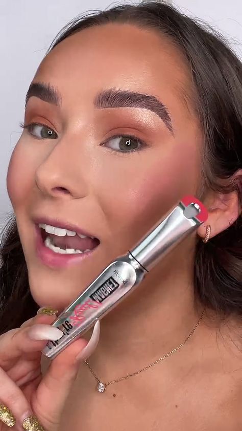 Caradowntonn(@caradowntonn) on TikTok: Message to my bestfriends 😭😂 using the @benefitcosmetics Magnetic mascara is amazing 🧲 #gifted #storytime #makeupstorytime #storytimemakeup #makeup Make Up Story Time, Brown Hairstyles, Hair Color Brown, Mascara Tips, Amazing Life Hacks, Bestie Goals, Facial Care, Story Time, Chocolates