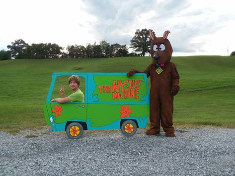 Scooby Doo and Shaggy Scooby Doo Cosplay, Scooby Doo And Shaggy, The Mystery Machine, Mystery Machine, Cosplay Tips, Costume Halloween, Monster High, Scooby Doo, Good Movies