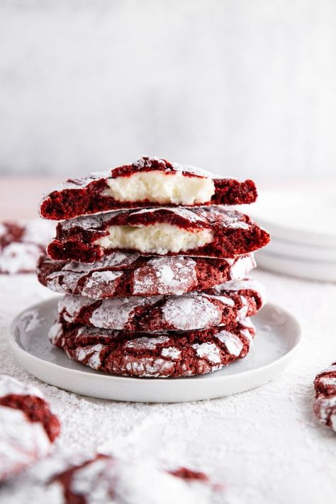 Decadent Cookies, Red Velvet Crinkles, Red Velvet Crinkle Cookies, Cheesecake Bars Easy, Crinkle Cookies Recipe, Yummy Cheesecake, Velvet Cookies, Delicious Christmas Cookies, Red Velvet Cookies