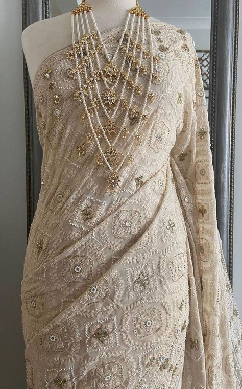 Lucknowi Saree Designer, Chikankari Bridal Saree, Chikankari Saree Blouse Design, Champagne Saree, Saree Bridal Wedding, Lucknowi Saree, Pastel Saree, White Saree Wedding, Ivory Saree