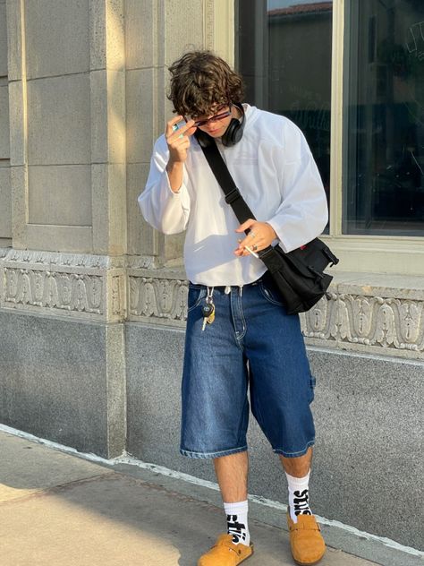 Fleece Shorts Outfit, Jean Shorts Men Outfit, Shorts Men Outfits, Vintage Men Style, Men Outfit Ideas, Outfit Ideas 2024, Mens Shorts Outfits, Gay Outfit, Streetwear Inspo