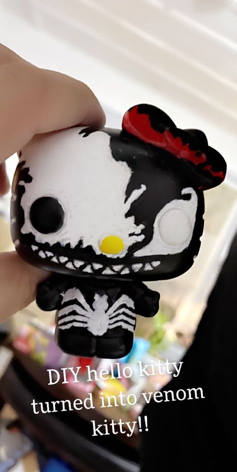 Diy Hello Kitty Funko Pop Venom Venom Hello Kitty, Hello Kitty Funko Pop, Diy Hello Kitty, Funky Pop, Pink And Purple Wallpaper, Kitty Accessories, Clay Things, Hello Kitty Accessories, Star Wars Wallpaper