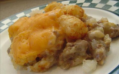 Tater Tots Casserole, I would mix some corn & green beans or any veggie you like to make a one pan meal!! Easy Tater Tot Casserole, Easy Tater Tots, Casserole Kitchen, Easy Casseroles, Beef Casseroles, Ground Beef Rice, Tater Tot Casserole Recipes, Boys Food, Tator Tots