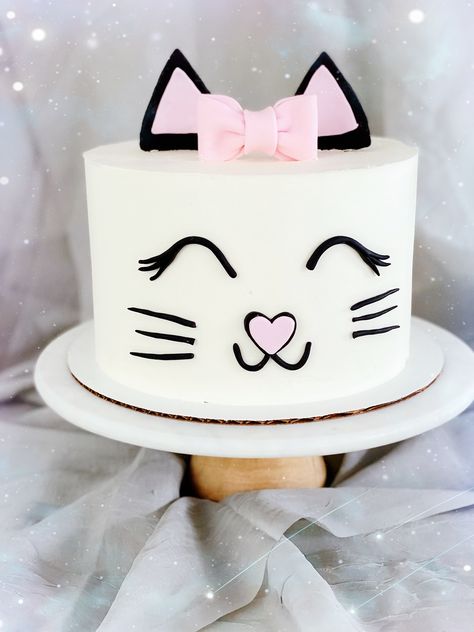 Birthday Cake Idea For Women, Birthday Cake Idea For Men, Idea For Men Birthday, Lover Birthday Cake, Kitten Cake, Birthday Cake For Cat, Cat Themed Birthday Party, Colorful Hairstyles, Dinosaur Birthday Cakes