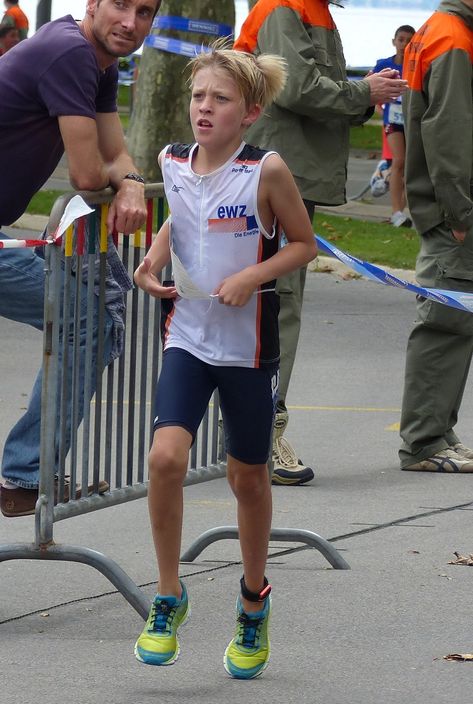 Kids Triathlon, Lausanne Switzerland, Lycra Men, Sports Boys, Blonde Boys, Boy Hairstyles, Triathlon, Boy Fashion, Switzerland