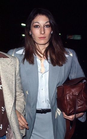 Anjelica Huston Anjelica Houston, Money Power Glory, Anjelica Huston, Sparks Joy, Iconic Women, Best Actress, 70s Fashion, Old Pictures, Cool Girl