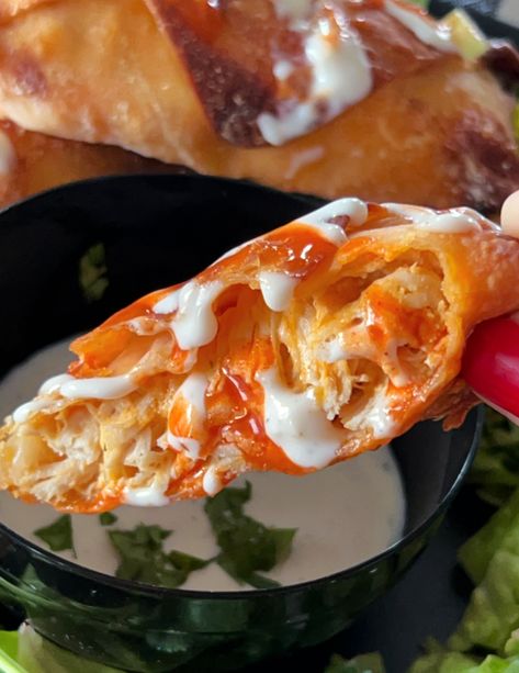 Buffalo Spring Rolls, Buffalo Chicken Egg Rolls Fried, Buffalo Chicken Egg Rolls Air Fryer, Buffalo Egg Rolls, Chicken Egg Rolls Air Fryer, Buffalo Chicken Egg Roll, Buffalo Chicken Spring Rolls, Rolled Dumplings Recipe, Buffalo Chicken Eggrolls