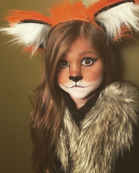 Cute and easy little girl fox Halloween makeup Walmart Halloween Costumes, Fox Face Paint, Karneval Diy, Fox Halloween, Fox Makeup, Halloween Gesicht, Halloweenský Makeup, Animal Makeup, Fox Costume