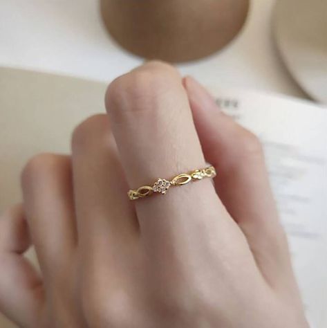 Promise Rings Vintage, Hollow Ring, Womens Rings Fashion, Gold Ring Designs, Anniversary Jewelry, Minimalist Rings, Dainty Ring, 925 Silver Rings, Gold Vermeil