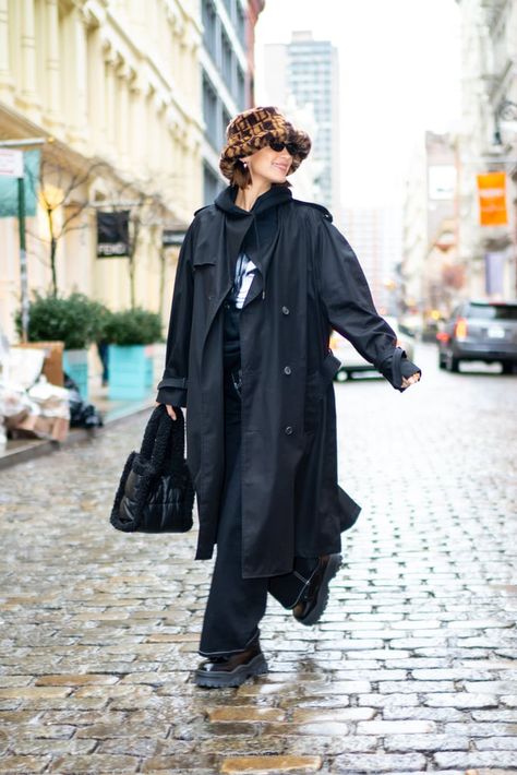 Trench Outfit, Bella Hadid Photos, Bella Hadid Street Style, Fashion Week Outfit, Trench Coat Outfit, Bella Hadid Style, Hadid Style, Looks Street Style, Trench Coat Black