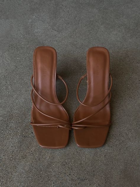 Vegan leather strappy heels. Style #: H2064 Material: Cotton/Spandex Color: Tan Beach Heels, Hoco Shoes, Inspi Outfit, Chic Footwear, Tan Strappy Heels, Neutral Capsule Wardrobe, Cute High Heels, Shoes 2022, Neutral Shoes