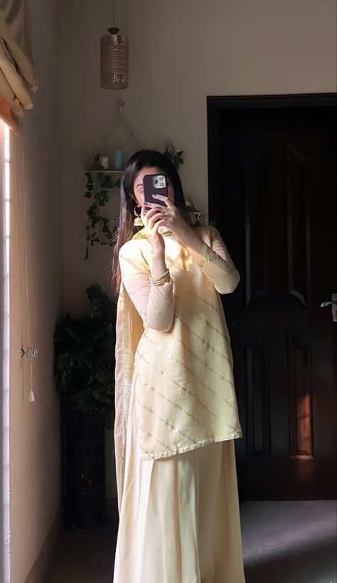 Pakistani Eid Dress Ideas, Desi College Outfits, Suit Designs Pakistani, Wow Dresses, Eid Fits, Eid Dress Ideas, Pakistani Suits Party Wear, Walima Dresses, Cochlear Implants