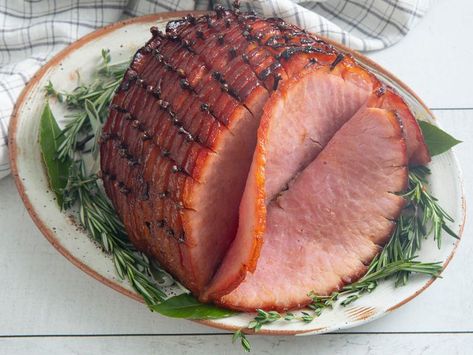 Honey Glazed Ham Thanksgiving Ham Recipes, Glaze Ham, Honey Ham Glaze Recipe, Ham Recipes Baked, Honey Glazed Ham, Ham Glaze Recipe, Honey Baked, Honey Ham, Honey Baked Ham