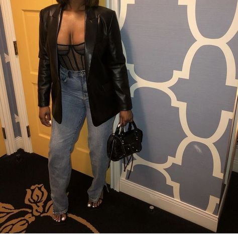 Dinner Date Outfit Inspiration, Black Women Blazer Outfit, Late Night Date Outfit, Black Dinner Date Outfit, Rooftop Bar Outfit Night, Leather Pants Party Outfit, Fancy Dinner Date Outfit Winter, Fancy Date Night Outfit Classy, Winter Dinner Outfit Dressy