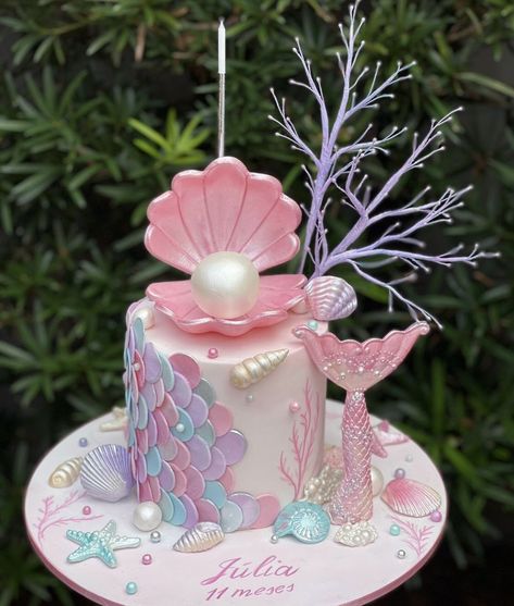 Mermaid Birthday Cake Diy, Mermaid Cakes For Girls Birthday, Little Mermaid Birthday Party Cake, Easy Mermaid Cake, Mermaid Cake Ideas, Mermaid Theme Cake, Mermaid Birthday Cake, Under The Sea Cake, 5th Birthday Cake