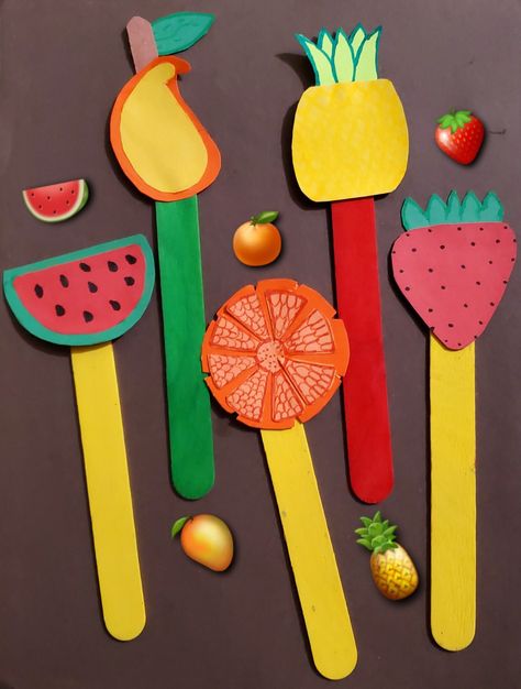 Fruits Popsicle Sticks - Easy peasy papecraft 🍓🥭🍍🍊🍉 Mango Craft Activity For Kids, Fruit Activity For Kids, Mango Craft Preschool, Mango Activity Preschool, Fruits Crafts For Kids, Summer Fruit Crafts, Fruits Craft, Skewer Crafts, Strawberry Craft