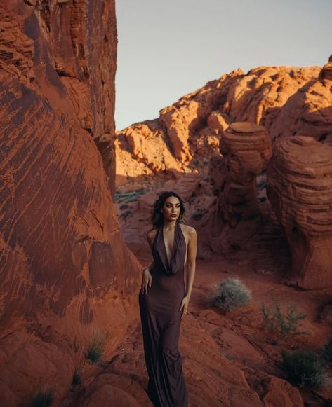 Red Rocks Photoshoot, Desert Outfit Aesthetic, Photoshoot In Mountains, Canyon Aesthetic, Dune Photoshoot, Arizona Photoshoot, Picture Prompt, Desert Shoot, Desert Outfit