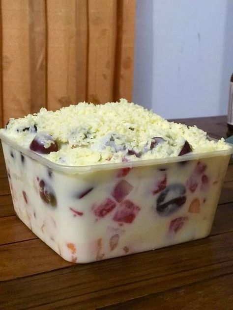 Resep Salad Buah Mayo Super Enak ! #bikinramadhanberkesan oleh Justitia Aurora Diana - Cookpad Cookie Dough Bars, Salad Buah, Resep Salad, Fruit Dessert Recipes, Fresh Salad Recipes, Spinach Strawberry Salad, Dessert Boxes, Food Drinks Dessert, Indonesian Food